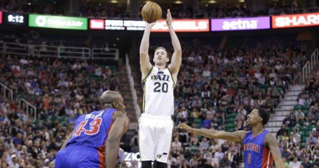 与此相对 与此相对