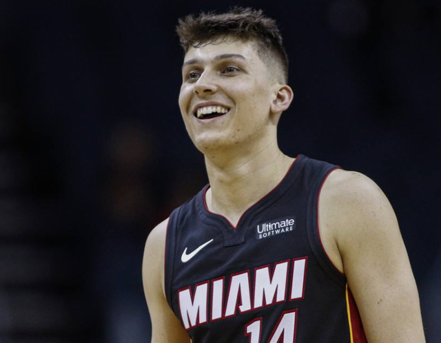 上体现出持 上体现出持