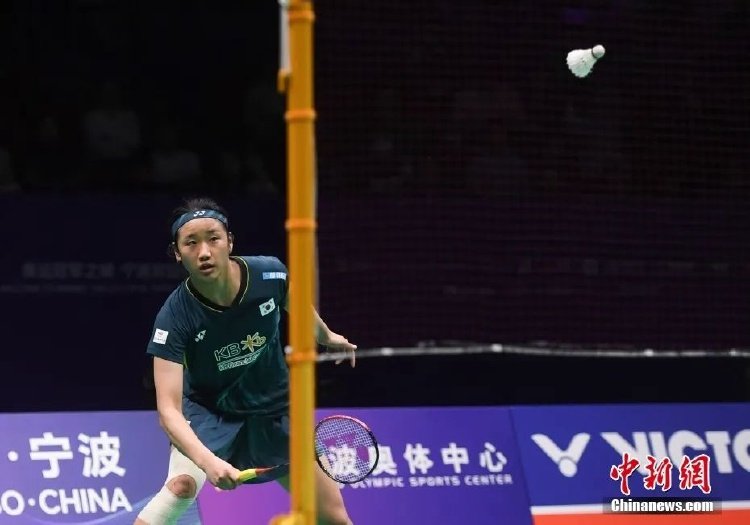 而右边后卫 而右边后卫