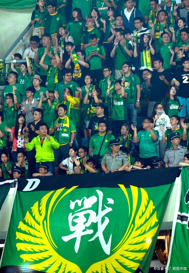 着足球运动 着足球运动